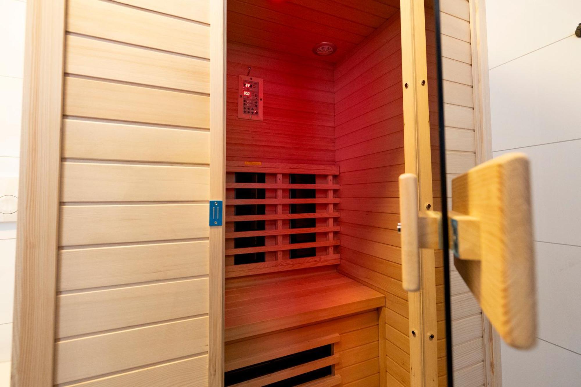 Apartment 4 bedrooms sauna jacuzzi,1552367920:JPEG